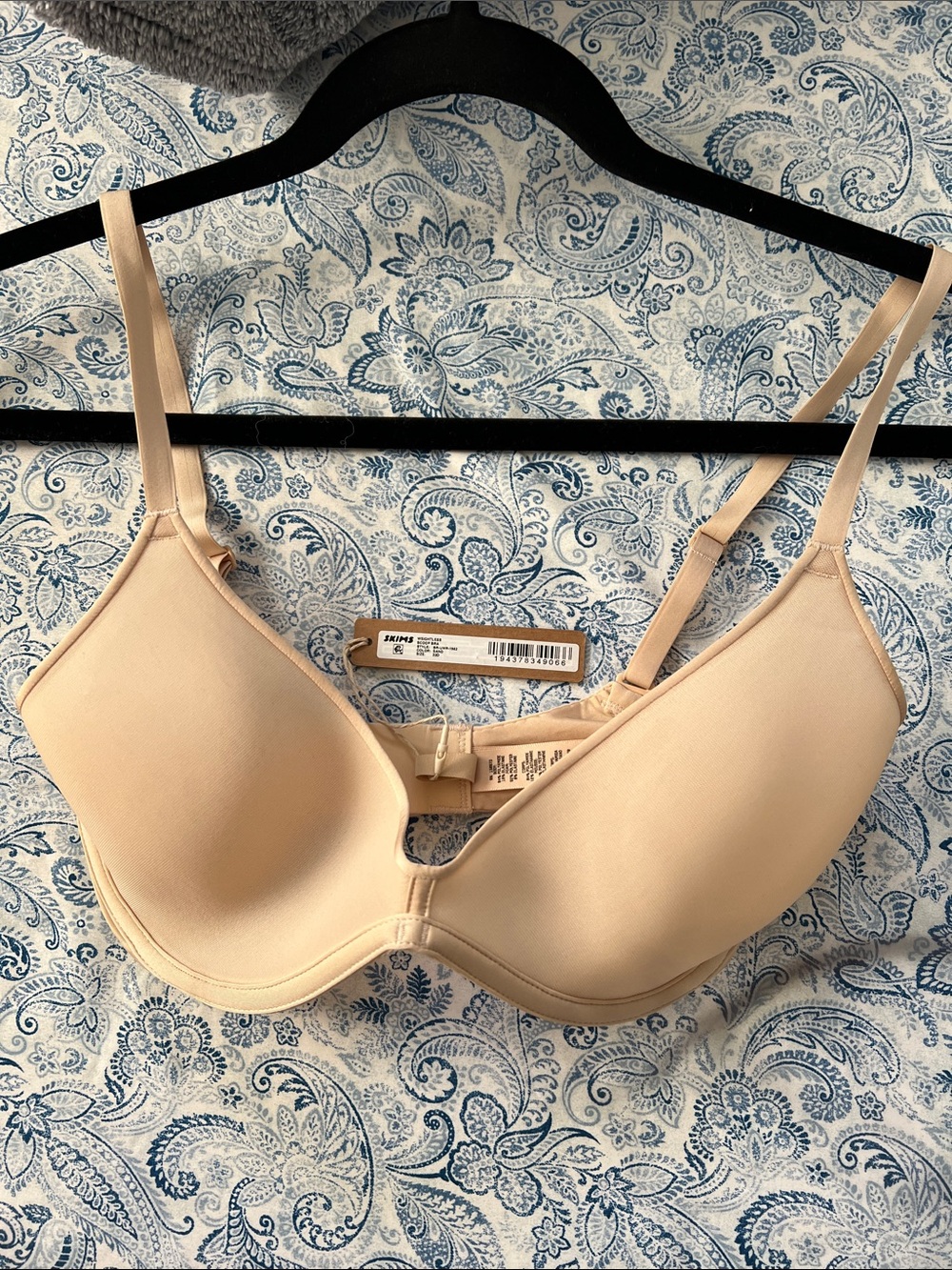 SKIMS Weightless Scoop Bra in Sand, 32D